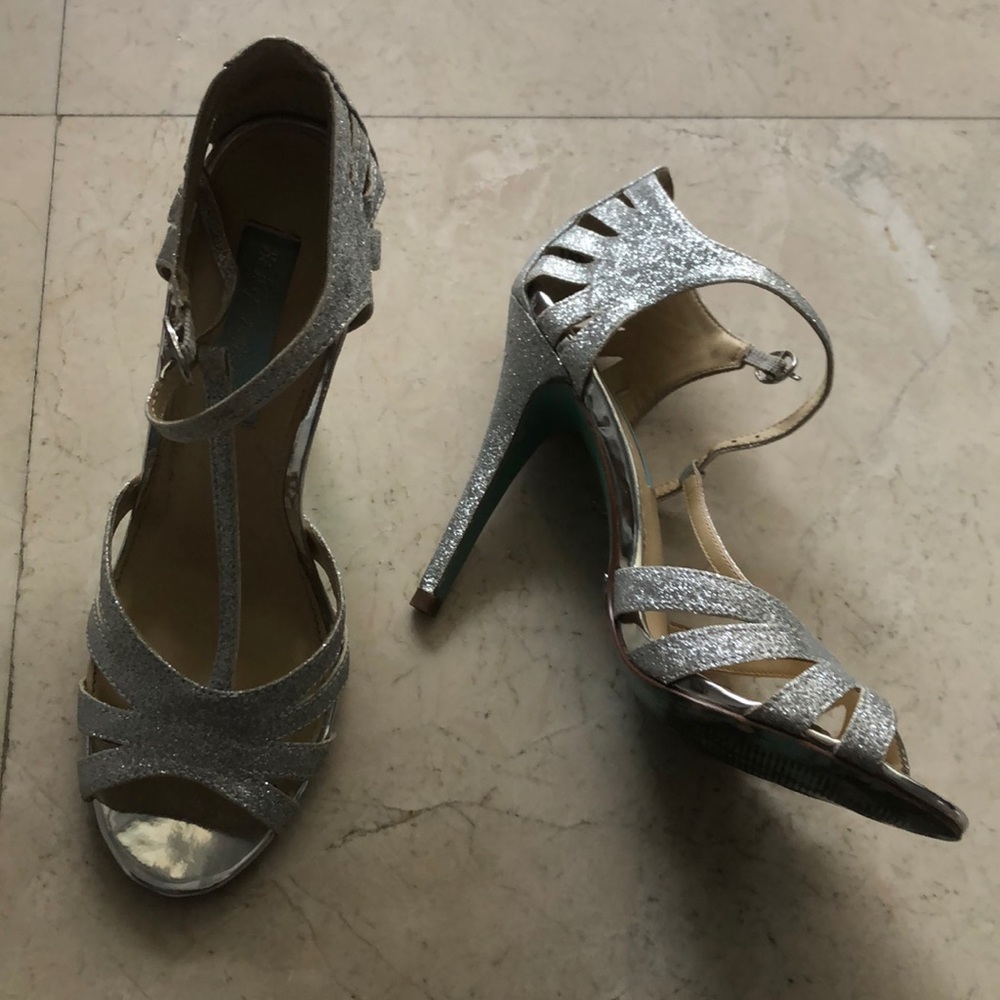 Shoes - Picture 4 of 4